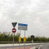 Via delle Margherite, una delle tante strade della zona industriale che portano il nome di un fiore (foto di Gennaro Gargiulo)